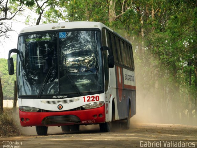 Viação São Cristóvão 1220 na cidade de Divinópolis, Minas Gerais, Brasil, por Gabriel Valladares. Número da foto: #3308815.