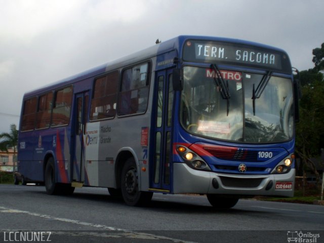 Viação Riacho Grande 1090 na cidade de São Bernardo do Campo, São Paulo, Brasil, por Luis Nunez. Número da foto: #3313701.