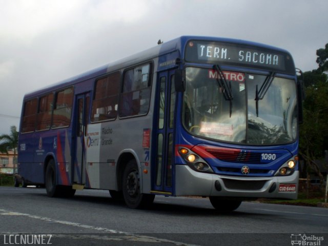 Viação Riacho Grande 1090 na cidade de São Bernardo do Campo, São Paulo, Brasil, por Luis Nunez. ID da foto: 3313701.