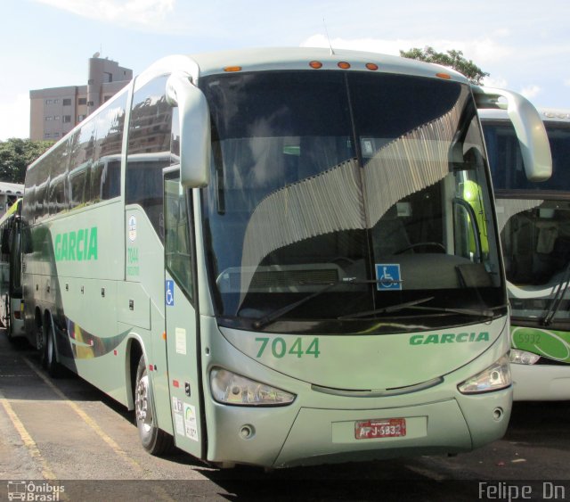 Viação Garcia 7044 na cidade de Cascavel, Paraná, Brasil, por Felipe  Dn. Número da foto: #3321764.