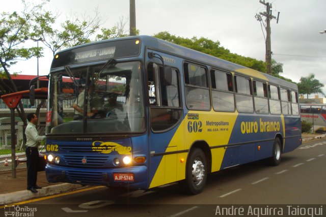 Viação Ouro Branco 602 na cidade de Londrina, Paraná, Brasil, por André Aguirra Taioqui. Número da foto: #3268716.