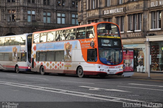 Lothian Buses 753 na cidade de Edinburgh, Edinburgh, Escócia, por Donald Hudson. Número da foto: #3268597.