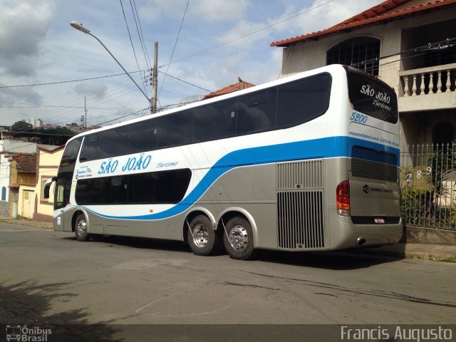 São João Turismo 5200 na cidade de Conselheiro Lafaiete, Minas Gerais, Brasil, por Douglas Alvim. Número da foto: #3349387.