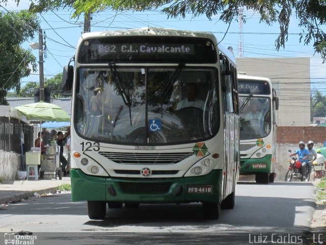 Rodoviária Caxangá 123 na cidade de Olinda, Pernambuco, Brasil, por Luiz Carlos de Santana. Número da foto: #3355570.