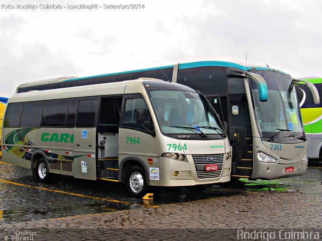 Viação Garcia 7964 na cidade de Londrina, Paraná, Brasil, por Rodrigo Coimbra. ID da foto: 3357886.