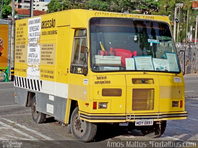 Ônibus Particulares CENTRO CULTURAL CHICO XAVIER na cidade de Fortaleza, Ceará, Brasil, por Amós  Mattos. Número da foto: #3364995.