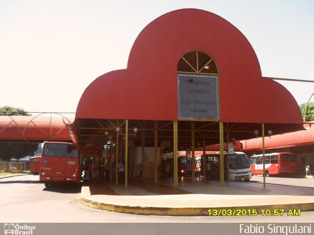 Terminais Rodoviários e Urbanos TERMINAL URBANO LUIZ GRANDO - TOLEDO - PR na cidade de Toledo, Paraná, Brasil, por Fábio Singulani. Número da foto: #3375112.
