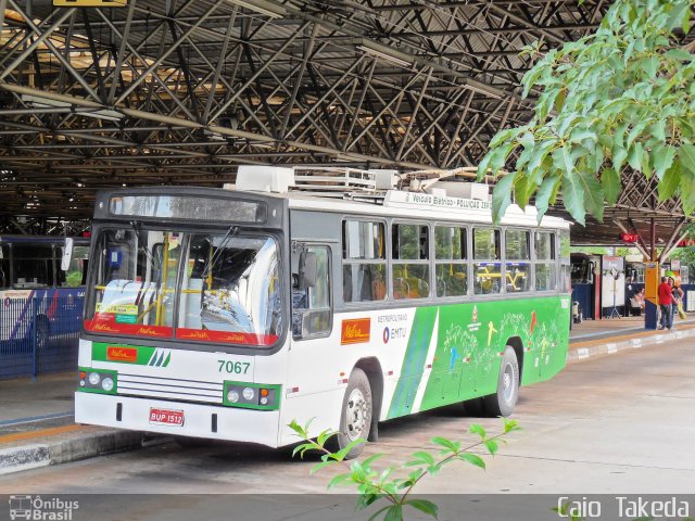 Metra - Sistema Metropolitano de Transporte 7067 na cidade de Santo André, São Paulo, Brasil, por Caio  Takeda. ID da foto: 3378984.