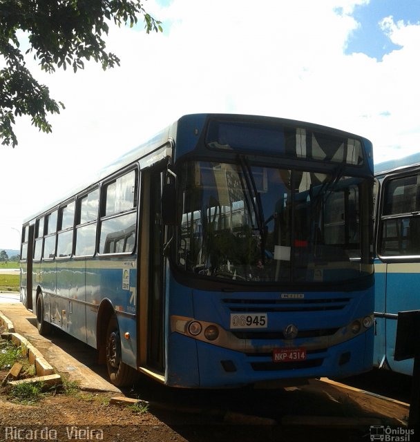 Taguatur - Taguatinga Transporte e Turismo 06945 na cidade de Brasília, Distrito Federal, Brasil, por Ricardo Vieira. Número da foto: #3380104.