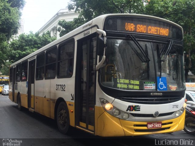Plataforma Transportes 37792 na cidade de Salvador, Bahia, Brasil, por Luciano Diniz. Número da foto: #3382688.
