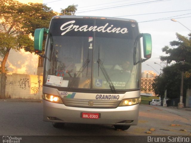 Grandino Transportes 600 na cidade de Taboão da Serra, São Paulo, Brasil, por Bruno Santino. Número da foto: #3384663.