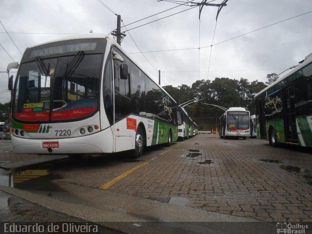 Metra - Sistema Metropolitano de Transporte 7220 na cidade de São Bernardo do Campo, São Paulo, Brasil, por Eduardo de Oliveira. ID da foto: 3392817.