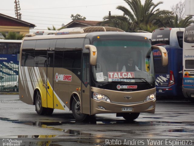 Buses Curiexpress FWSF33 na cidade de Curicó, Curicó, Maule, Chile, por Pablo Andres Yavar Espinoza. ID da foto: 3395898.