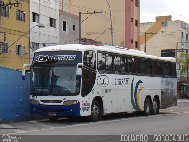 LC Turismo 1013 na cidade de Aparecida, São Paulo, Brasil, por EDUARDO - SOROCABUS. Número da foto: #3398080.