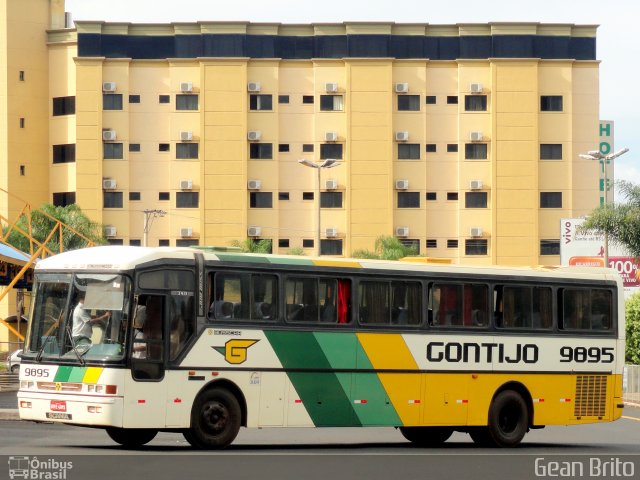 Empresa Gontijo de Transportes 9895 na cidade de Uberaba, Minas Gerais, Brasil, por Gean Brito. ID da foto: 3337920.