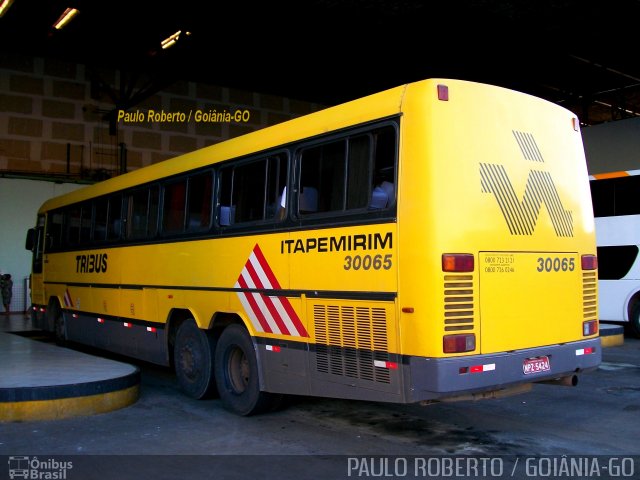 Viação Itapemirim 30065 na cidade de Goiânia, Goiás, Brasil, por Paulo Roberto de Morais Amorim. Número da foto: #3341659.