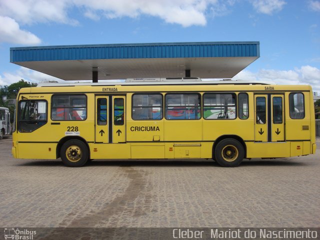 Auto Viação Critur 228 na cidade de Criciúma, Santa Catarina, Brasil, por Cleber  Mariot do Nascimento. Número da foto: #3343141.