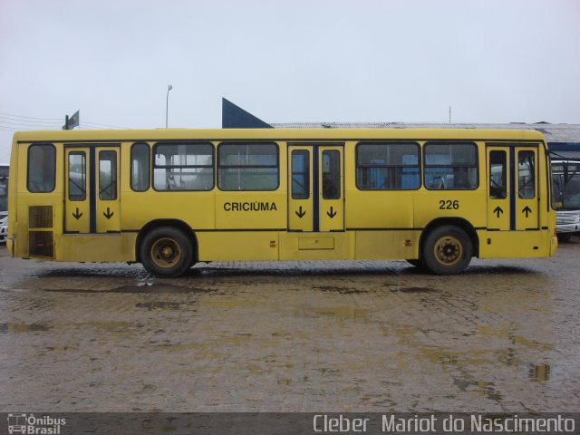 Auto Viação Critur 226 na cidade de Criciúma, Santa Catarina, Brasil, por Cleber  Mariot do Nascimento. Número da foto: #3343116.