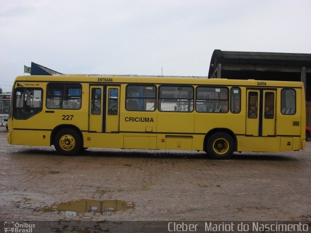 Auto Viação Critur 227 na cidade de Criciúma, Santa Catarina, Brasil, por Cleber  Mariot do Nascimento. Número da foto: #3343109.