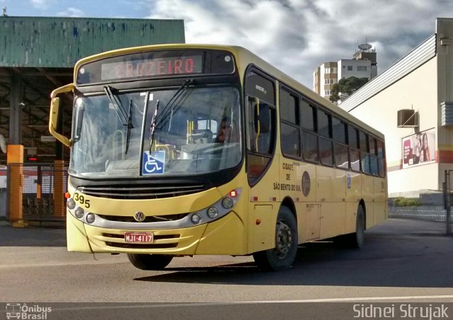 Coletivos Rainha 395 na cidade de São Bento do Sul, Santa Catarina, Brasil, por Sidnei Machado Strujak. Número da foto: #3422894.