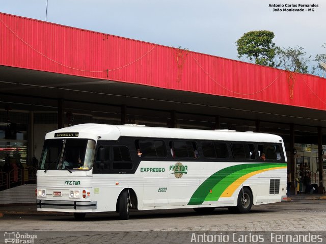 Expresso VYZ Tur 2000 na cidade de João Monlevade, Minas Gerais, Brasil, por Antonio Carlos Fernandes. Número da foto: #3422403.