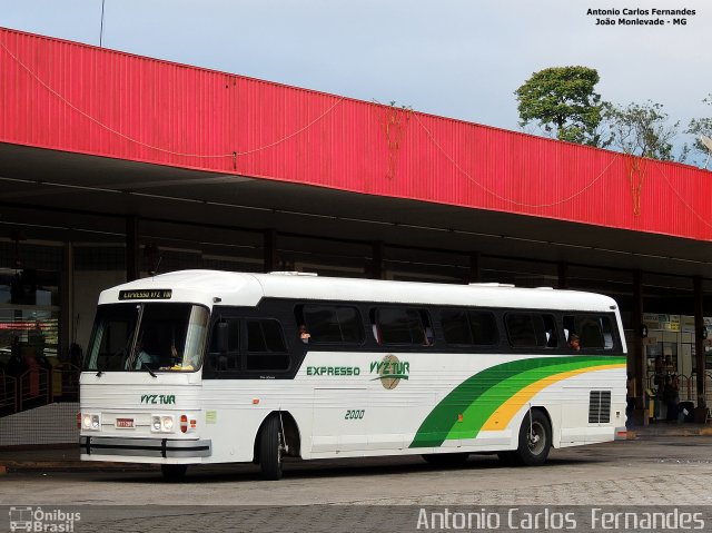 Expresso VYZ Tur 2000 na cidade de João Monlevade, Minas Gerais, Brasil, por Antonio Carlos Fernandes. ID da foto: 3422403.