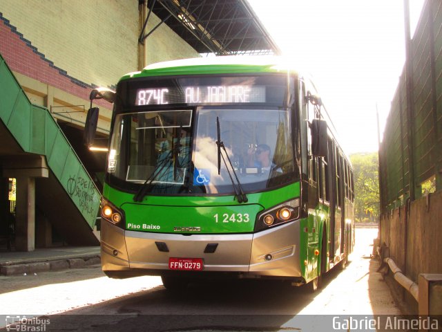 Viação Gato Preto 1 2433 na cidade de Osasco, São Paulo, Brasil, por Gabriel Almeida. Número da foto: #3431139.