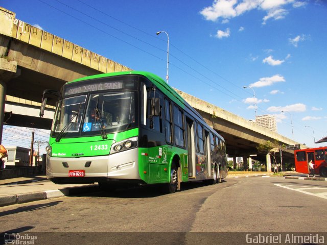 Viação Gato Preto 1 2433 na cidade de Osasco, São Paulo, Brasil, por Gabriel Almeida. ID da foto: 3431031.