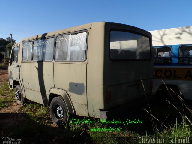 Ônibus Particulares 756 na cidade de Restinga Seca, Rio Grande do Sul, Brasil, por Cleverton Schmitt. ID da foto: 3432066.