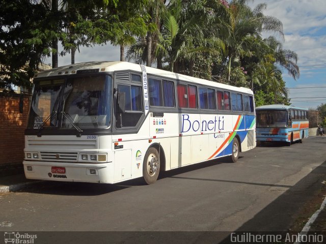 Bonetti Turismo 2030 na cidade de Araxá, Minas Gerais, Brasil, por Guilherme Antonio. Número da foto: #3432110.