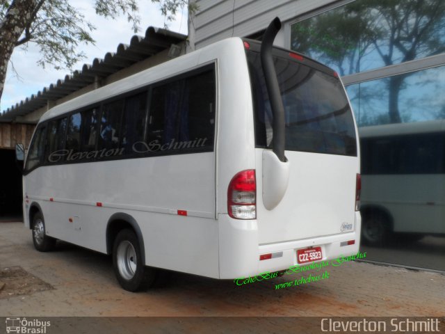 Ônibus Particulares 5923 na cidade de Santa Maria, Rio Grande do Sul, Brasil, por Cleverton Schmitt. ID da foto: 3435981.