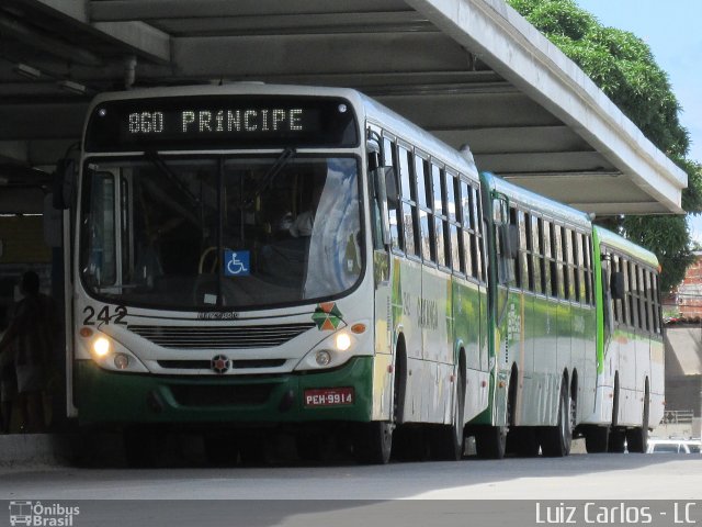 Rodoviária Caxangá 242 na cidade de Olinda, Pernambuco, Brasil, por Luiz Carlos de Santana. Número da foto: #3403168.