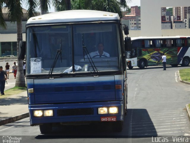 Ônibus Particulares 0142 na cidade de Belo Horizonte, Minas Gerais, Brasil, por Lucas Vieira. Número da foto: #3457035.