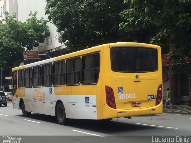 Plataforma Transportes 30681 na cidade de Salvador, Bahia, Brasil, por Luciano Diniz. ID da foto: 3459390.