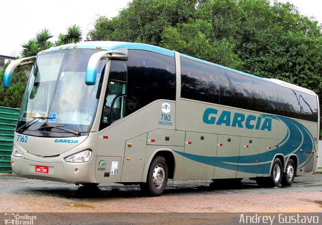 Viação Garcia 7162 na cidade de Curitiba, Paraná, Brasil, por Andrey Gustavo. Número da foto: #3467914.