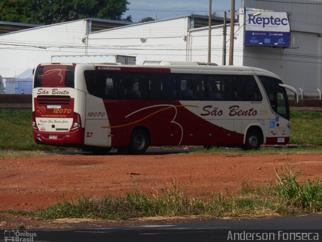 Viação São Bento Ribeirão Preto 12070 na cidade de Uberlândia, Minas Gerais, Brasil, por Anderson Gonçalves da Fonseca. Número da foto: #3415942.