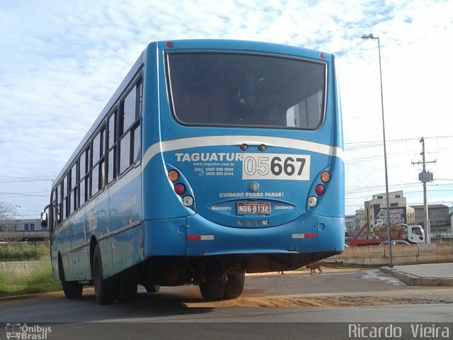 Taguatur - Taguatinga Transporte e Turismo 05667 na cidade de Taguatinga, Distrito Federal, Brasil, por Ricardo Vieira. ID da foto: 3420219.