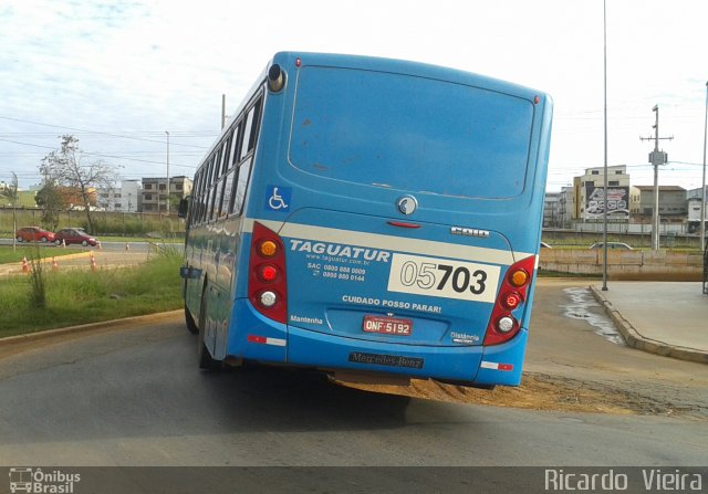 Taguatur - Taguatinga Transporte e Turismo 05703 na cidade de Taguatinga, Distrito Federal, Brasil, por Ricardo Vieira. Número da foto: #3420218.