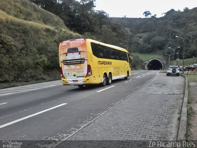 Viação Itapemirim 60585 na cidade de Petrópolis, Rio de Janeiro, Brasil, por Zé Ricardo Reis. Número da foto: #3489418.