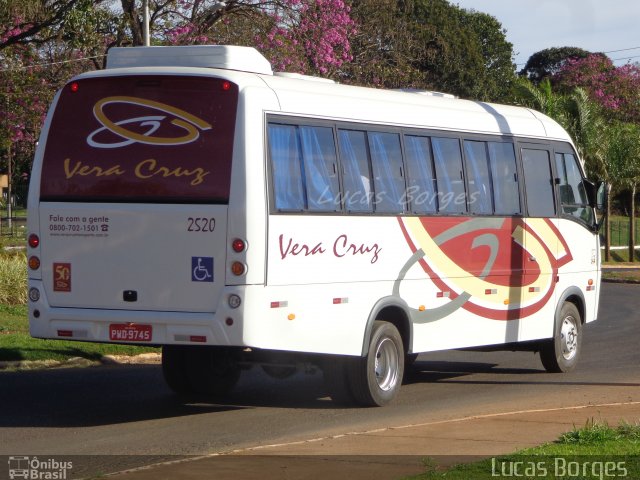 Vera Cruz Transporte e Turismo 2520 na cidade de Araxá, Minas Gerais, Brasil, por Lucas Borges . Número da foto: #3499318.