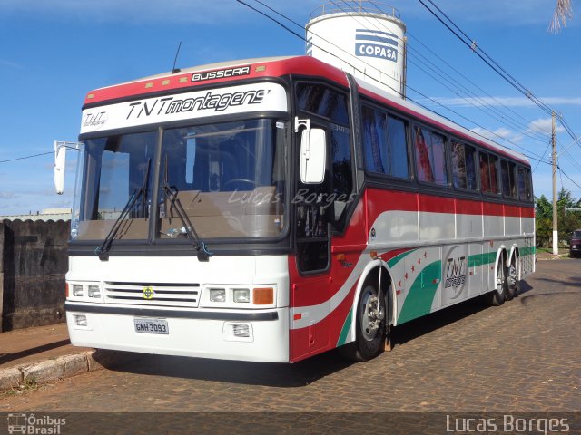 Ônibus Particulares 360 na cidade de Araxá, Minas Gerais, Brasil, por Lucas Borges . Número da foto: #3508670.