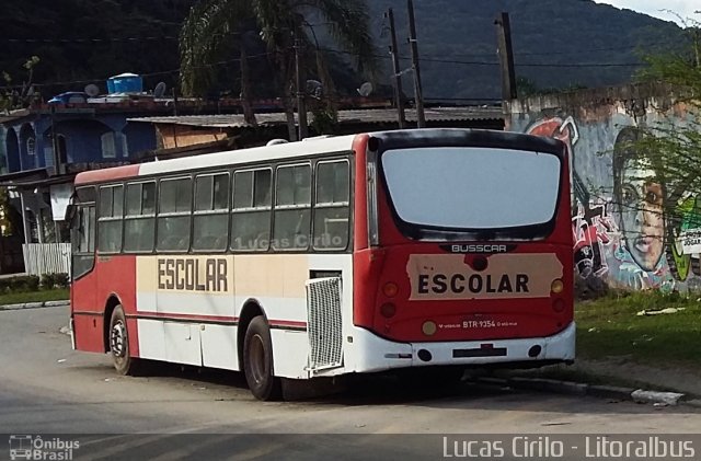 Escolares 9354 na cidade de Guarujá, São Paulo, Brasil, por Lucas Cirilo. Número da foto: #3512476.