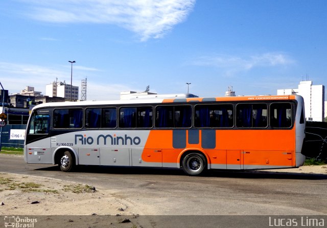 Transturismo Rio Minho RJ 166.039 na cidade de Niterói, Rio de Janeiro, Brasil, por Lucas Lima. Número da foto: #3514360.