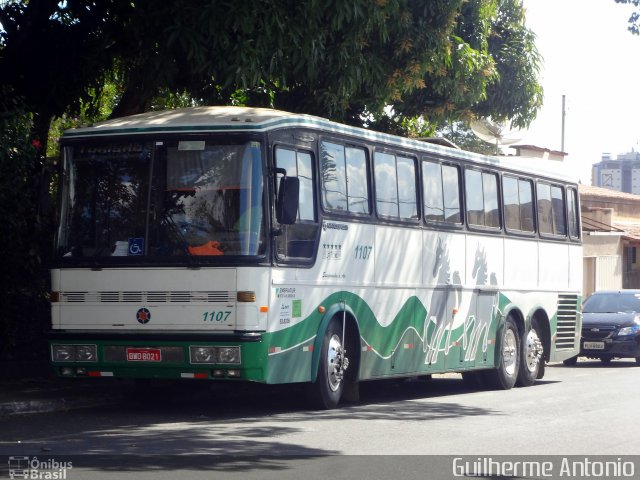 Ônibus Particulares 1107 na cidade de Araxá, Minas Gerais, Brasil, por Guilherme Antonio. Número da foto: #3516822.
