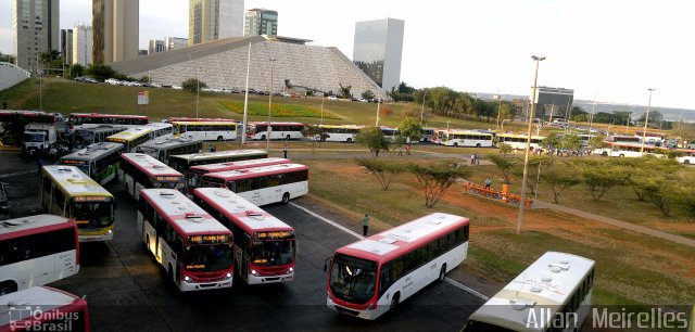 Terminais Rodoviários e Urbanos RODOVIáRIA DO PLANO PILOTO na cidade de Brasília, Distrito Federal, Brasil, por Allan  Meirelles. Número da foto: #3530890.