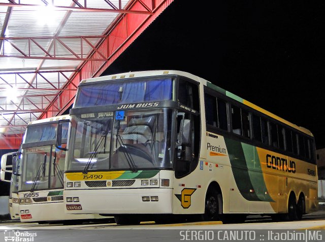 Empresa Gontijo de Transportes 15490 na cidade de Itaobim, Minas Gerais, Brasil, por Sérgio Augusto Braga Canuto. ID da foto: 3533397.