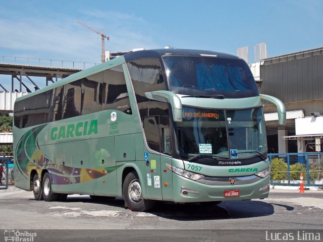 Viação Garcia 7057 na cidade de Rio de Janeiro, Rio de Janeiro, Brasil, por Lucas Lima. ID da foto: 3474838.