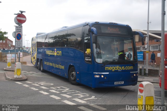 Stagecoach 54052 na cidade de Exeter, Devon, Inglaterra, por Donald Hudson. Número da foto: #3476638.