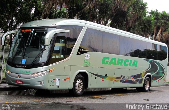 Viação Garcia 7696 na cidade de Curitiba, Paraná, Brasil, por Andrey Gustavo. Número da foto: #3481880.