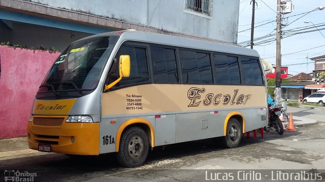 Escolares 161 A na cidade de Guarujá, São Paulo, Brasil, por Lucas Cirilo. ID da foto: 3482140.